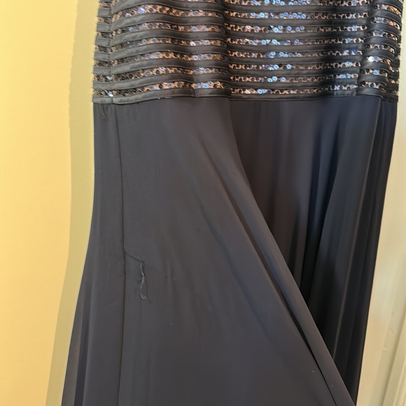 Beautiful gown for any kind of special event. - Picture 6 of 7
